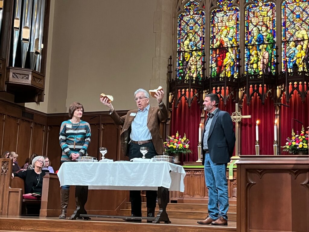 Image of a worship service.